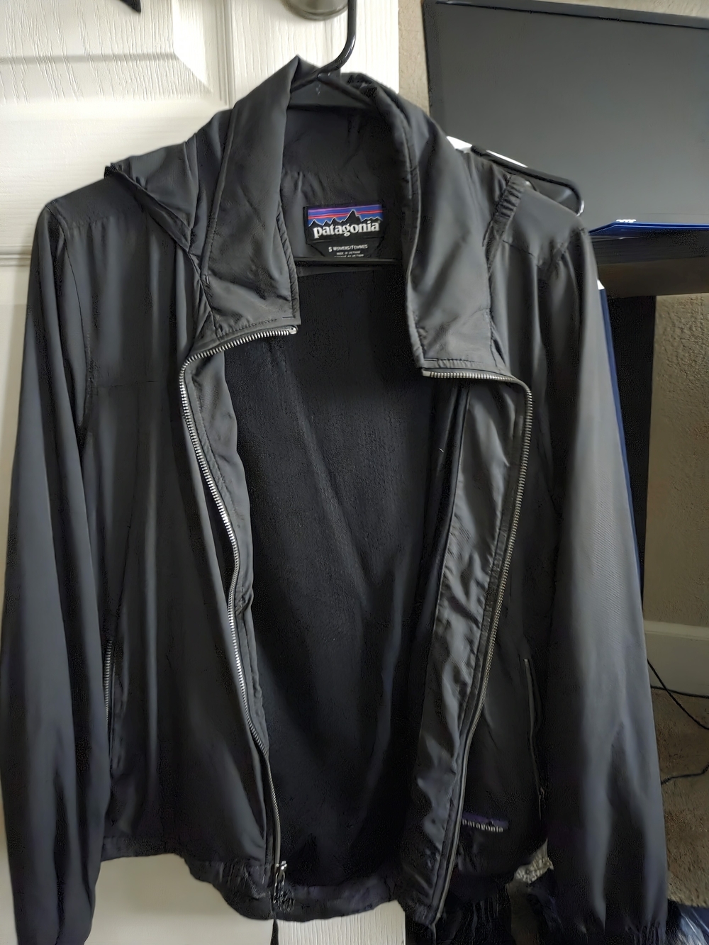 Patagonia Black Hooded Raincoat with Full Zipper